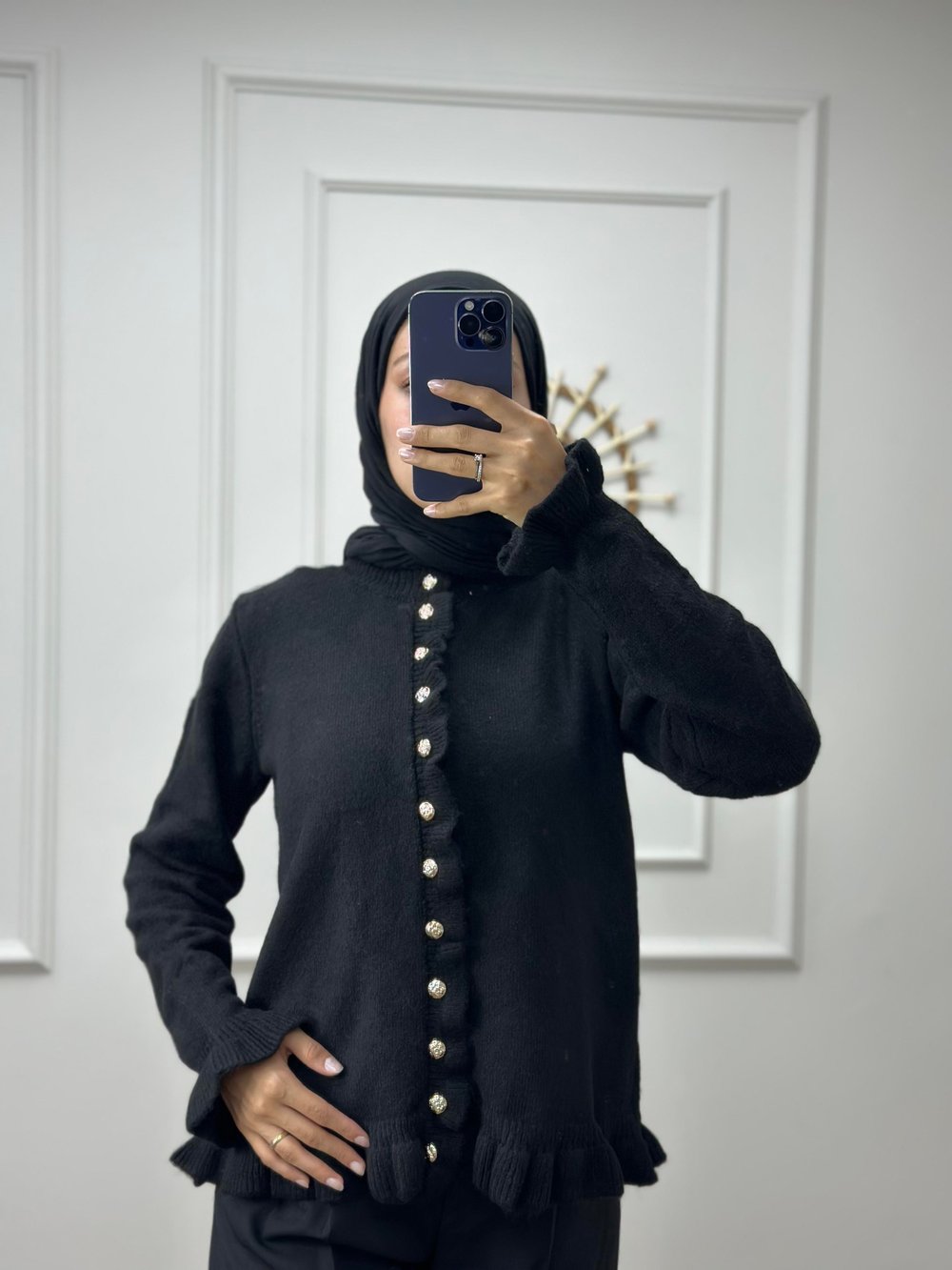 Siyah Düğmeli Triko Hırka
