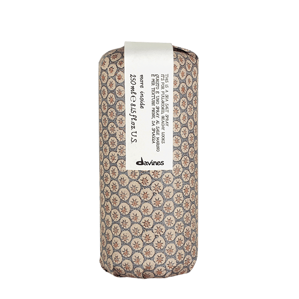 Davines More Inside Sea Salt Spray 250ml deniz tuzu spreyi ile hacim ve mat görünüm sağlayan saç şekillendirici ürün.