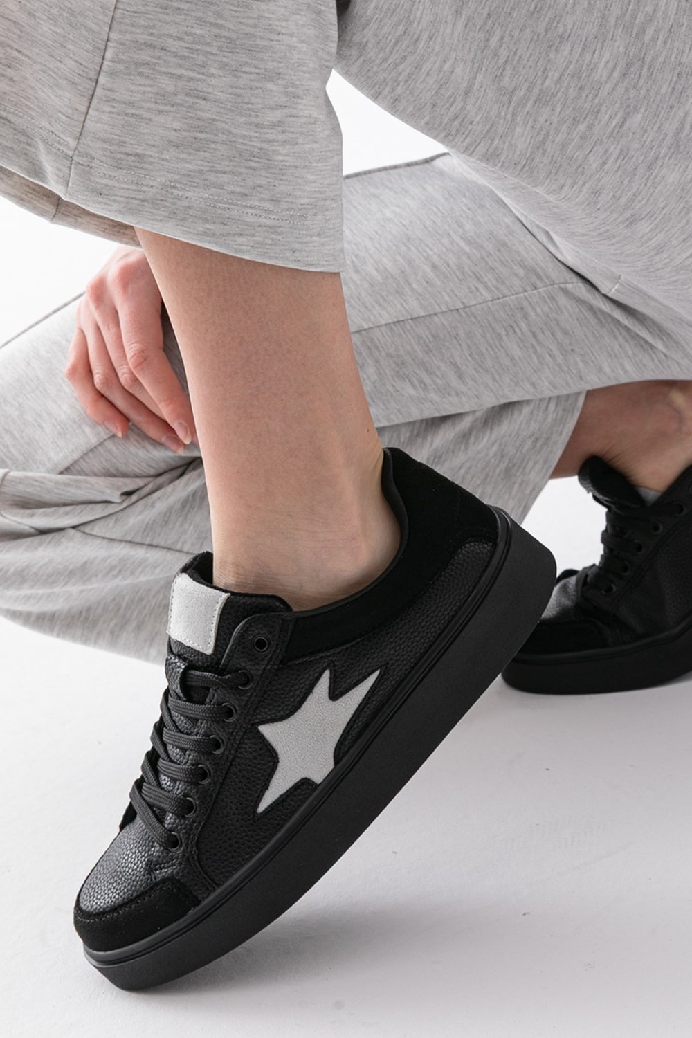 Kadın Günlük Siyah Sneaker Bağcıklı Rahat Spor Ayakkabı