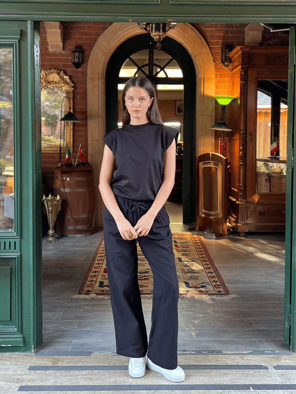 Siyah Beli Büzgülü Wide Leg Kumaş Pantolon 
