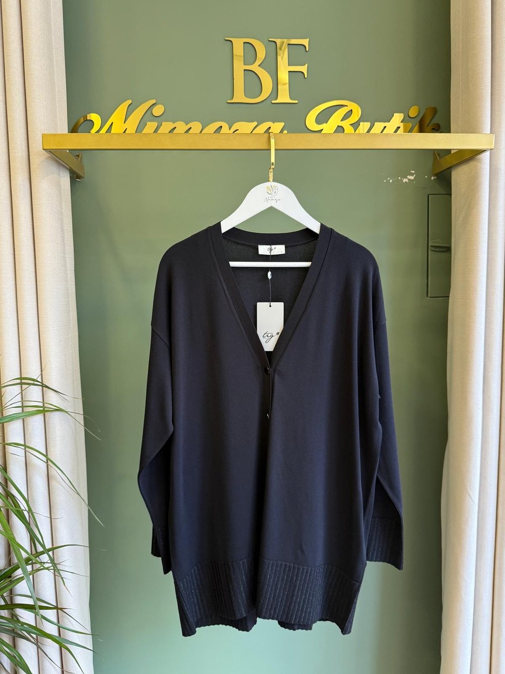 Tığtriko 21891 Eteği Simli Önden Düğmeli Rayon Hırka Siyah