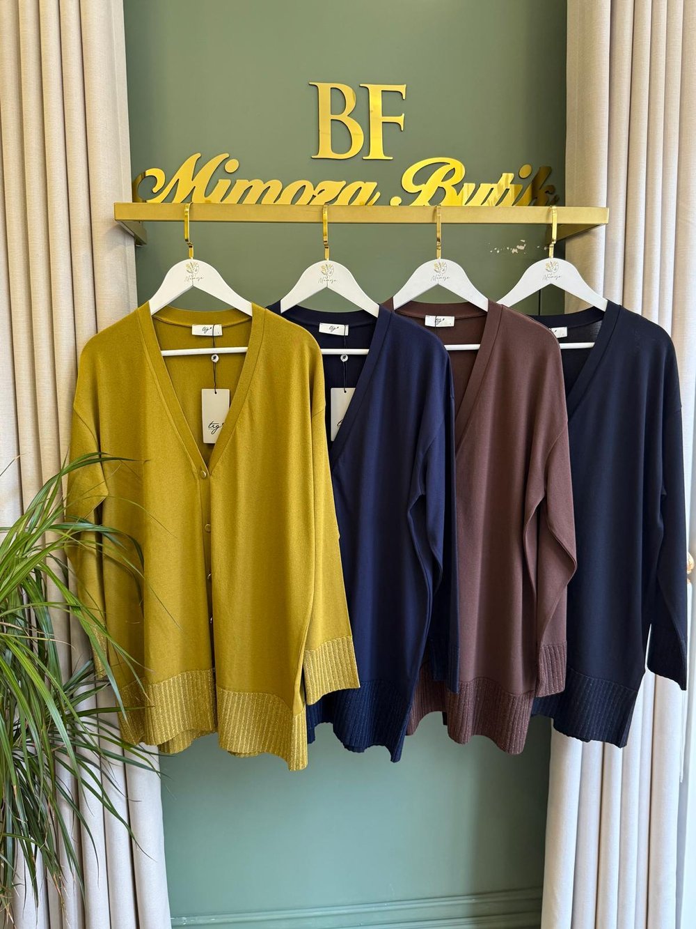 Tığtriko 21891 Eteği Simli Önden Düğmeli Rayon Hırka Siyah