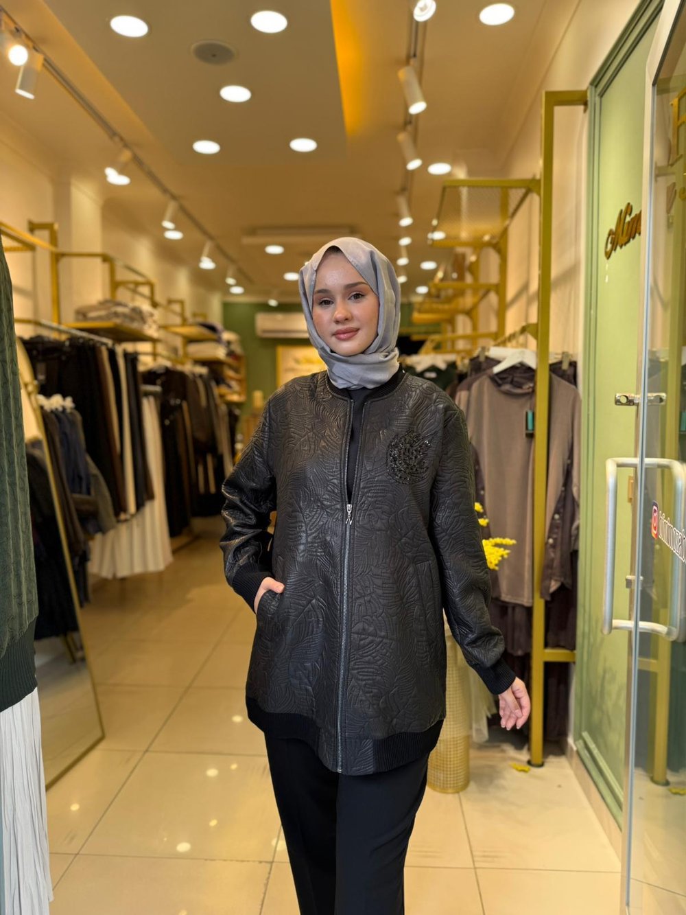 Nuss 6013 Yaka Boncuk İşlemeli Kap Siyah