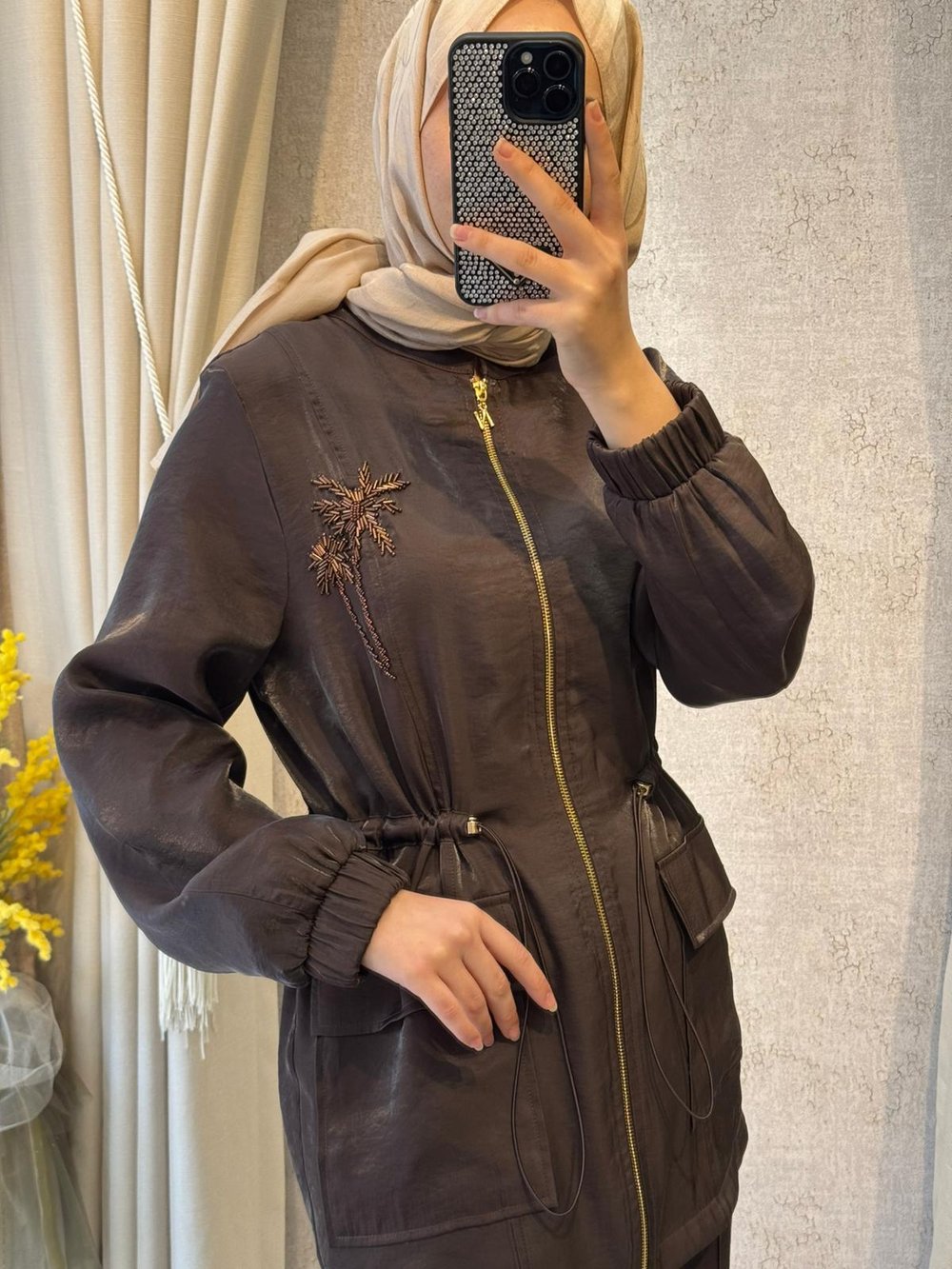 Nuss 1032 Yaka Boncuk İşleme Detaylı Pantolonlu Takım Bitter