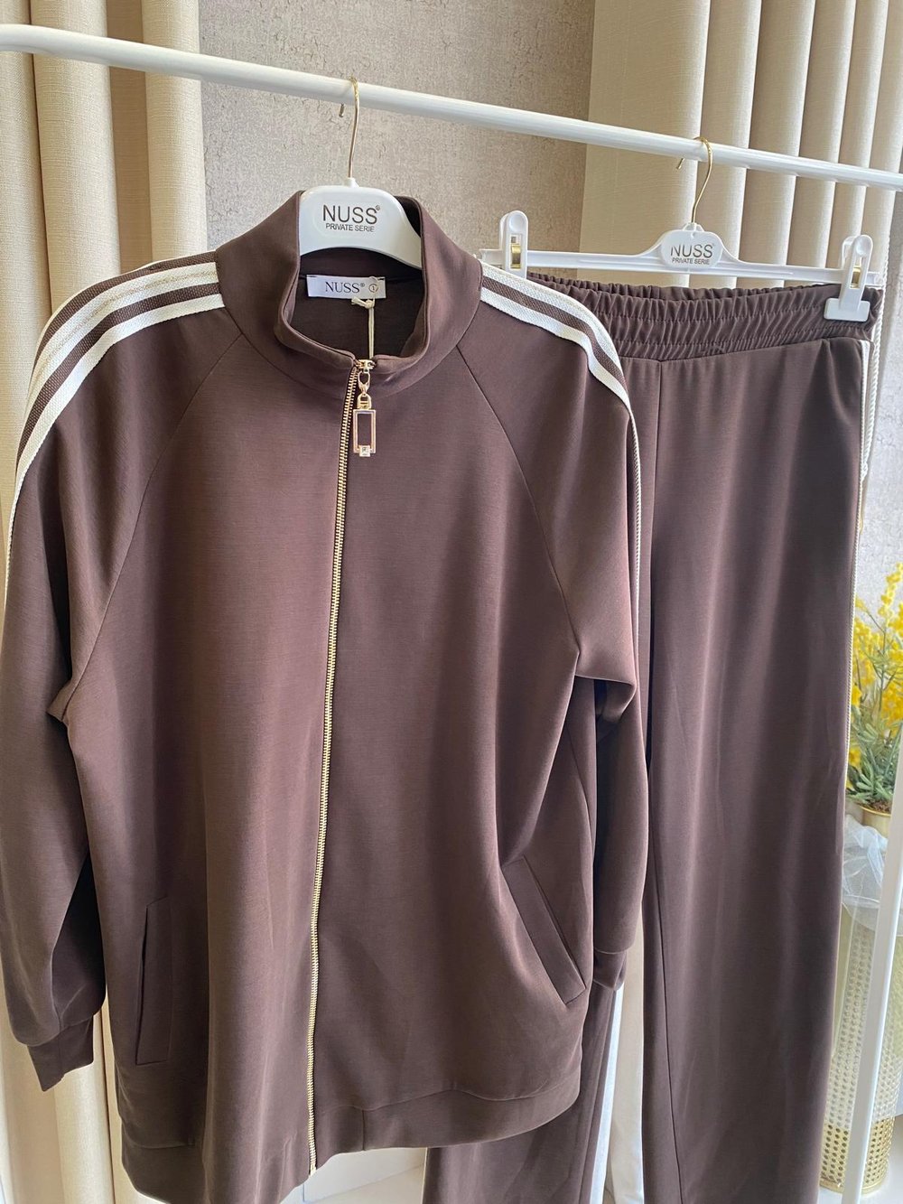 Nuss 1092 Yanı Şerit Detaylı Pantolonlu Takım Kahverengi