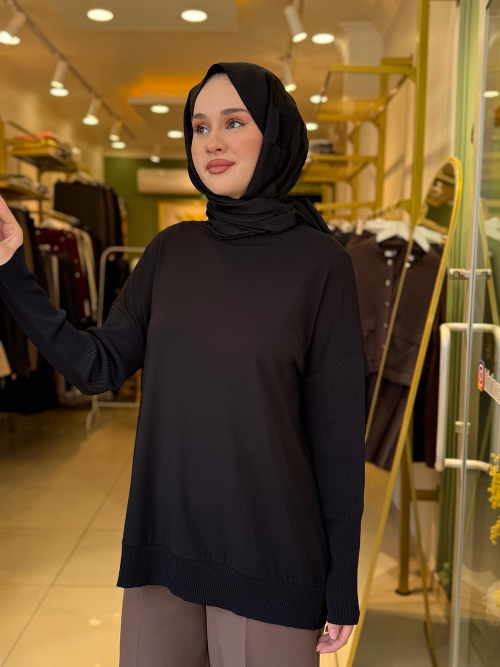 Tığ Triko Kumaş Garnili Rayon Bluz 21812 Siyah