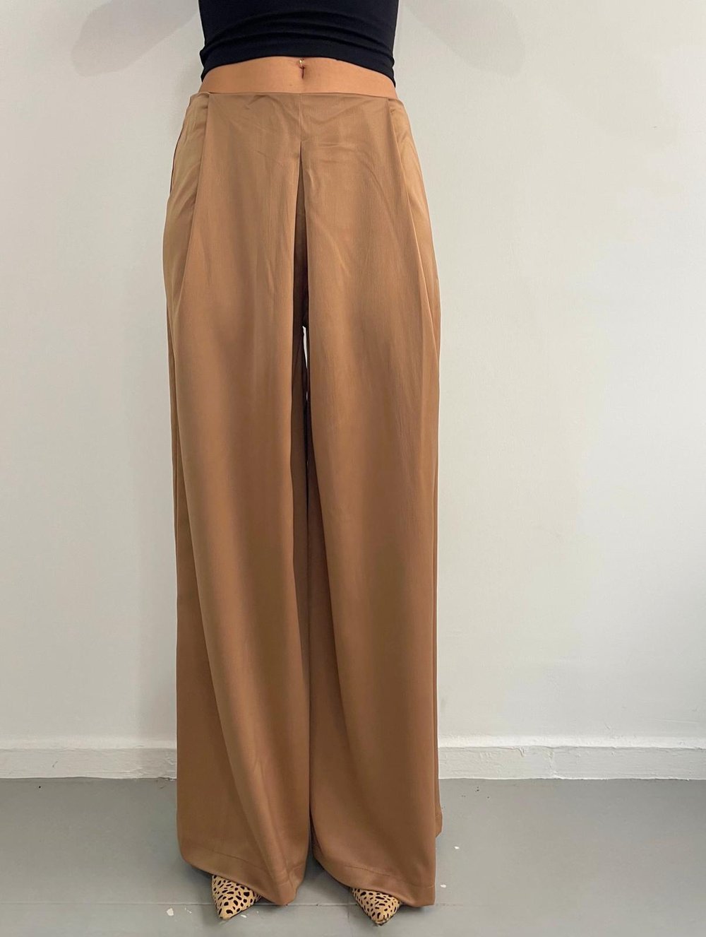 karamel rengi saten pantolon