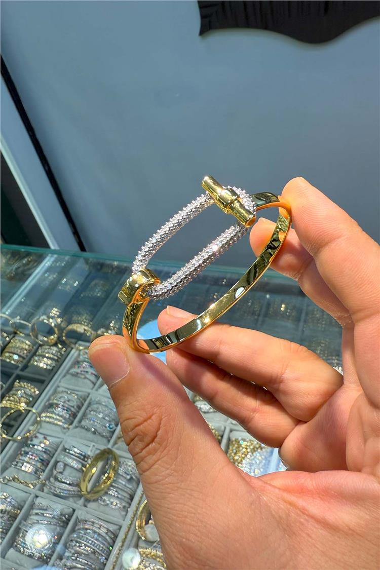 14 K Renk VIp ZIrkon Taşlı Kelepçe