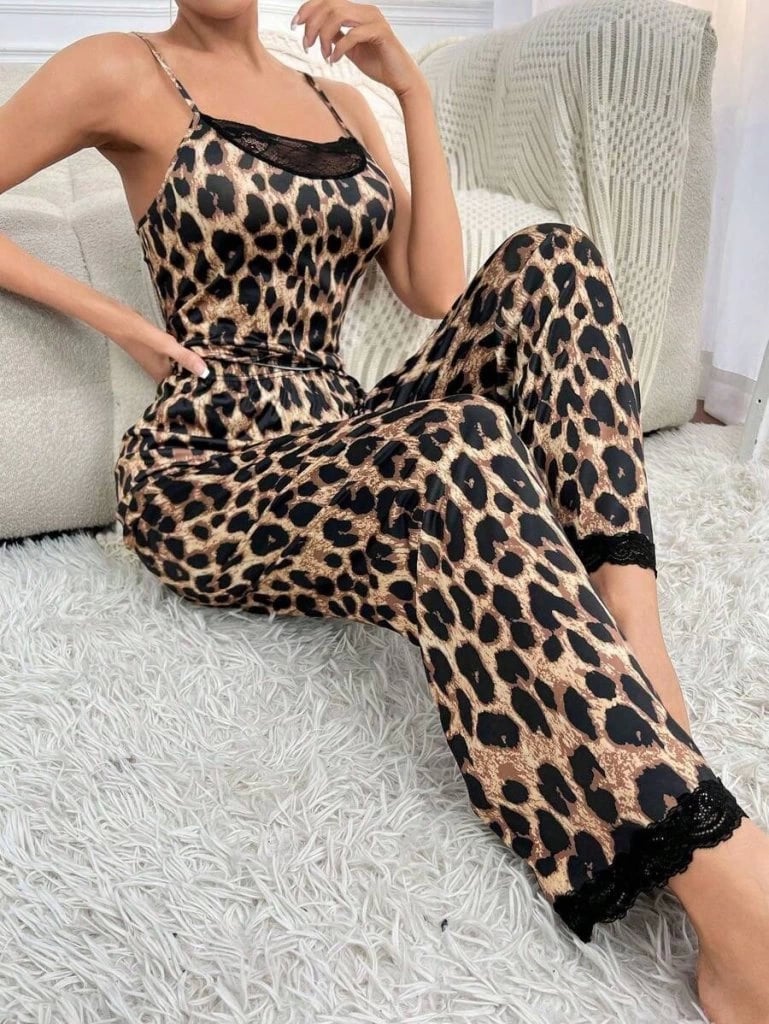 Kadın Ip Askılı Yakası Dantelli Bluz Ve Pijama Sandy Ikili Takım