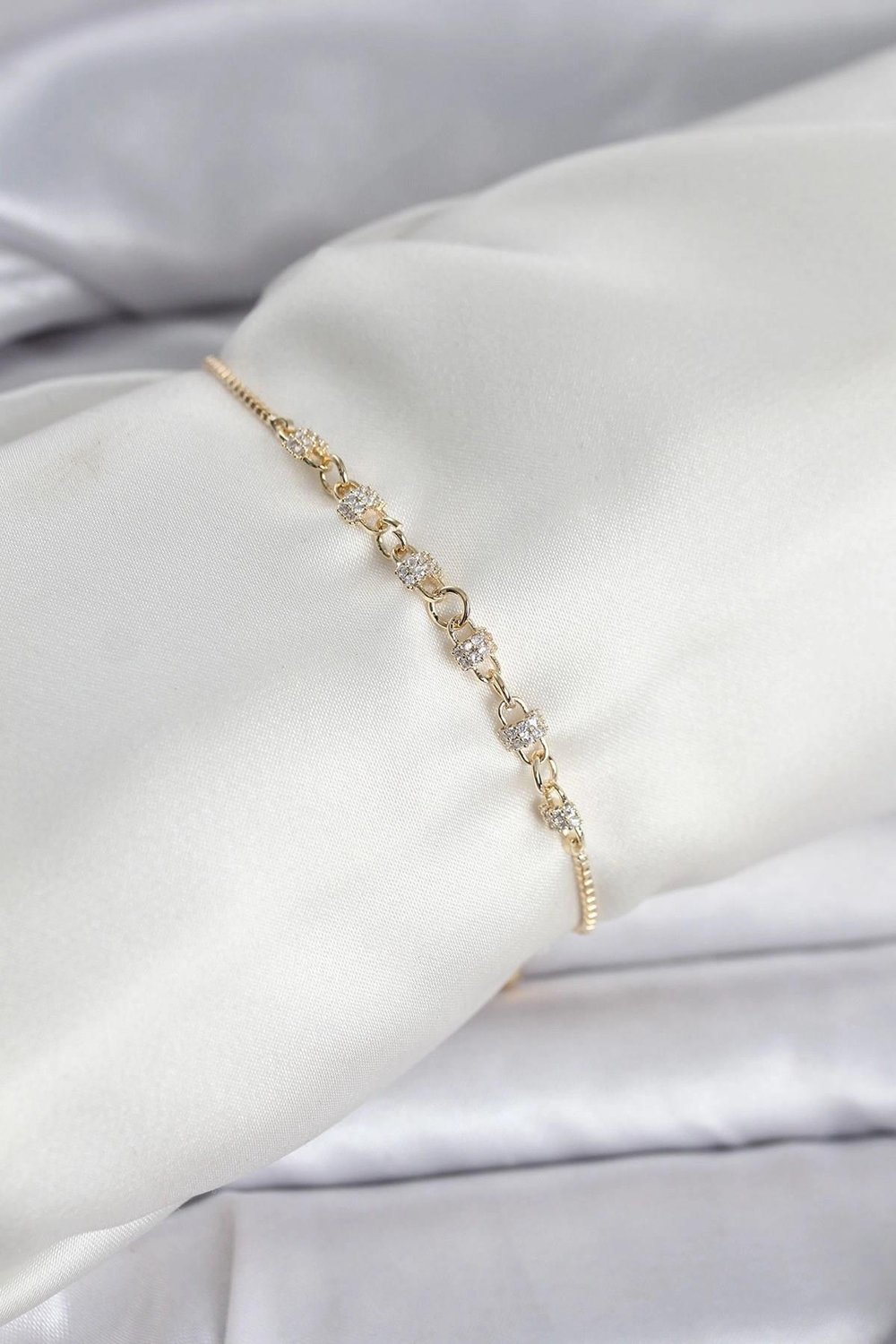 Mey İthalat® Gold Renk Zincir Model Zirkon Taşlı Pirinç Asansörlü Kadın Bileklik