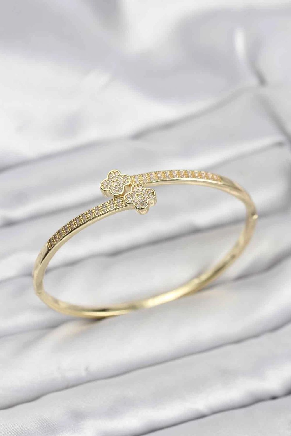 Mey İthalat® Pirinç Gold Renk Zirkon Taşlı Yonca Model Kadın Kelepçe Bileklik