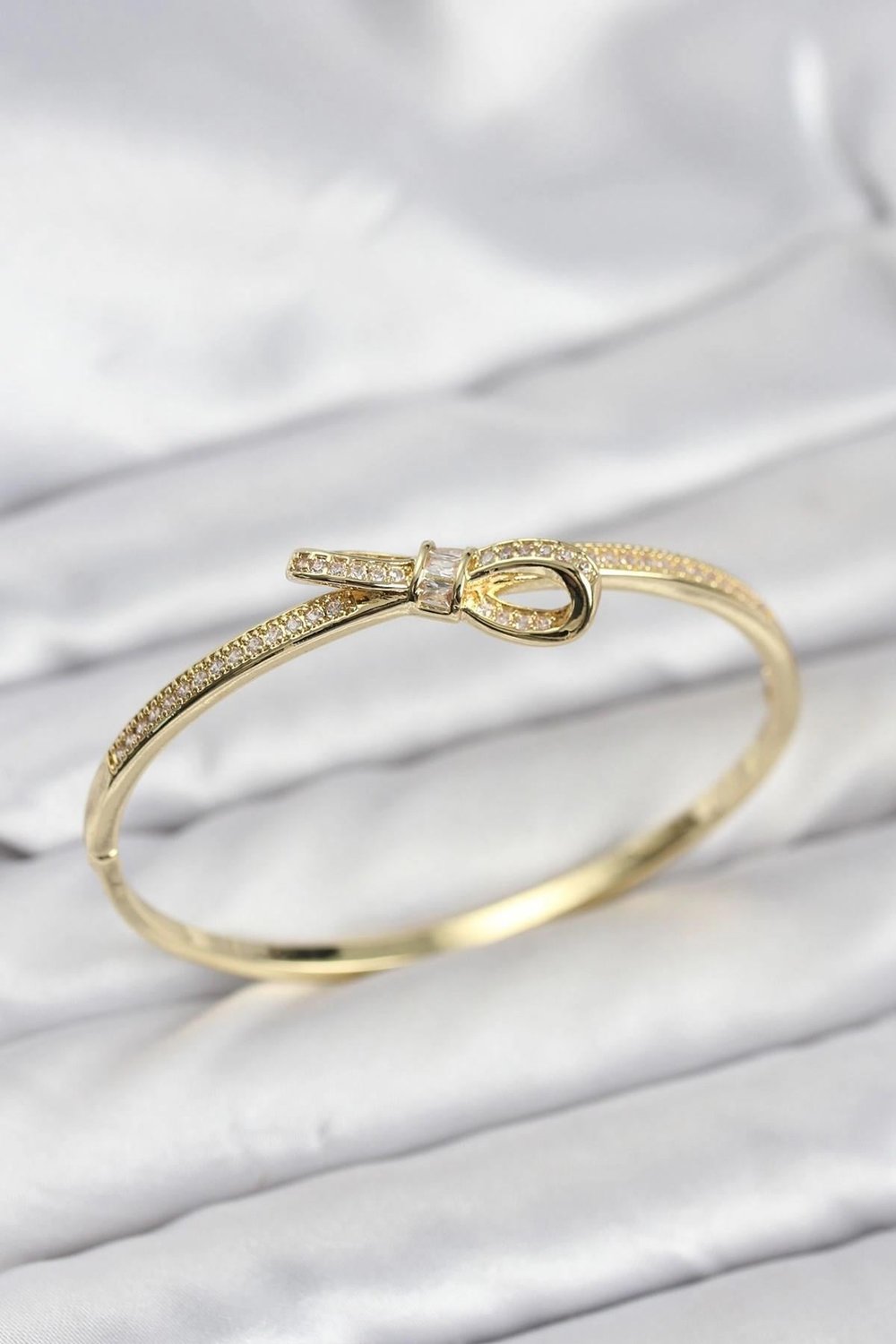 Mey İthalat® Pirinç Gold Renk Zirkon Taşlı Fiyonk Model Kadın Kelepçe Bileklik