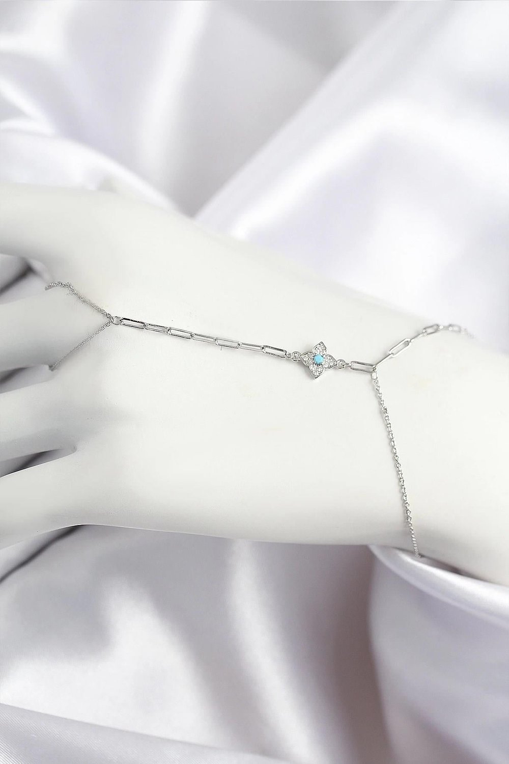 Mey İthalat® Pirinç Zirkon Taşlı Mavi Boncuklu Yonca Model Gümüş Renk Şahmeran