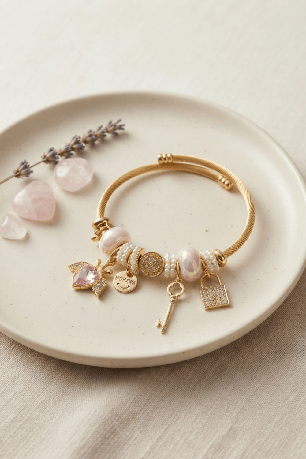 Pembe Kalp Model Gold Renk Charmlı Bileklik