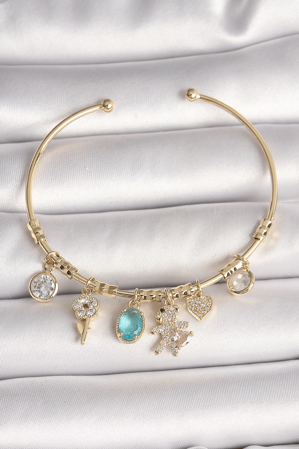 Pirinç Gold Renk Sallantı Zirkon Taşlı Ayıcık Figür Kalp Detay Charm Kadın Bileklik
