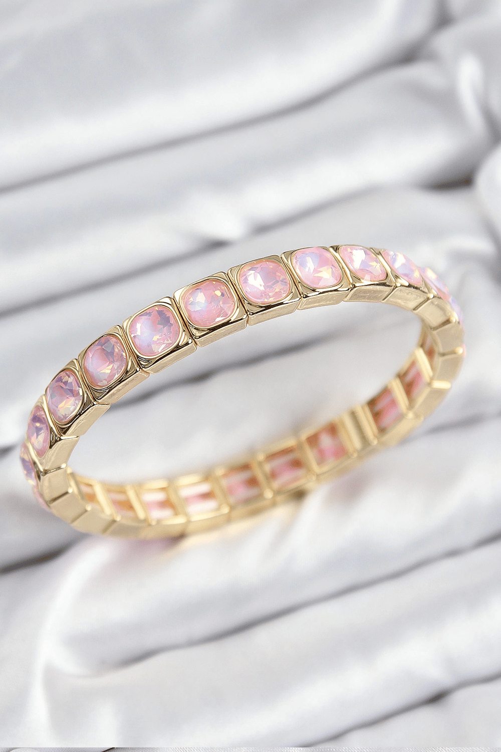Pirinç Pembe Zirkon Taşlı Kare Model Gold Renk Lastikli Kadın Bileklik