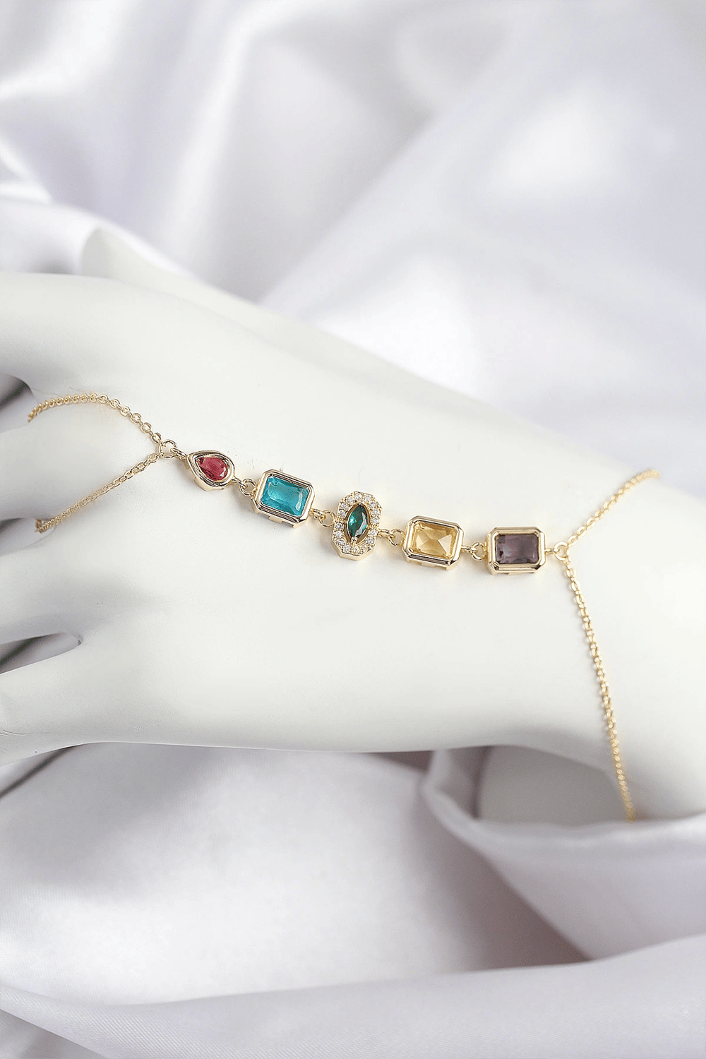 Pirinç Renkli Zirkon Taşlı Model Gold Renk Şahmeran