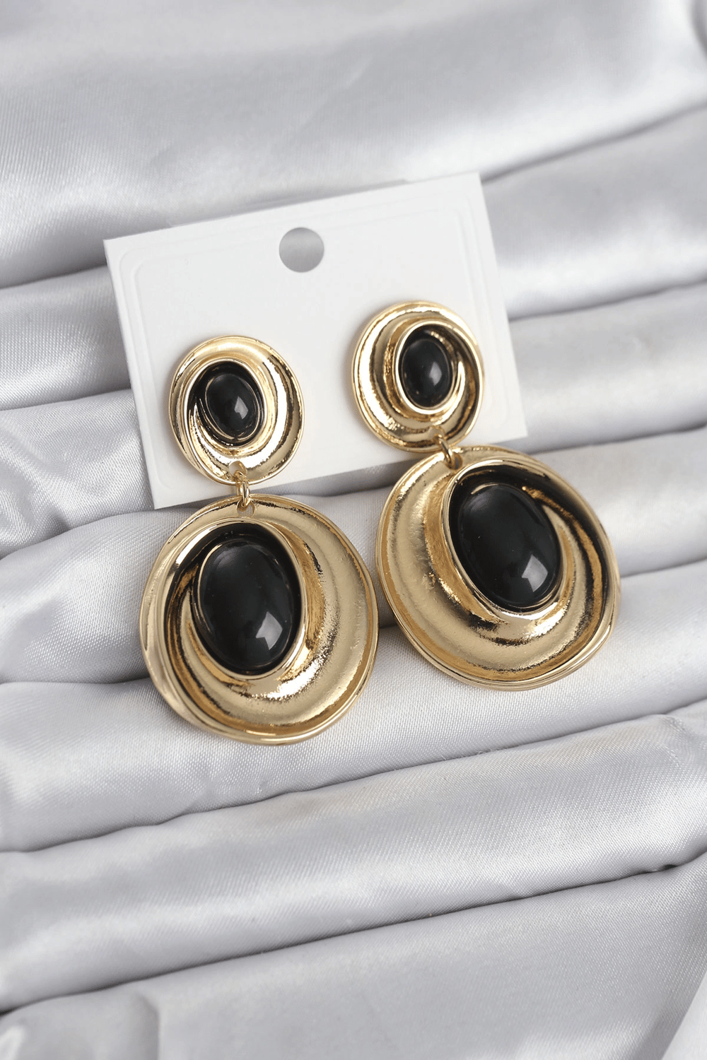 Siyah Sallantılı Damla Model Gold Renk Vintage Kadın Küpe