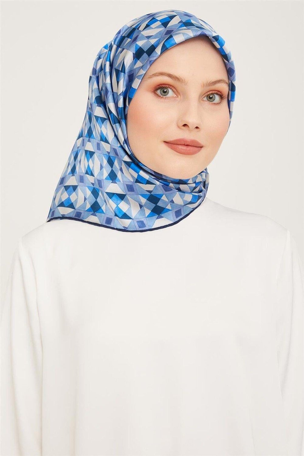 Armine Nostalji Serisi %100 Sura İpek Eşarp 9045D 39