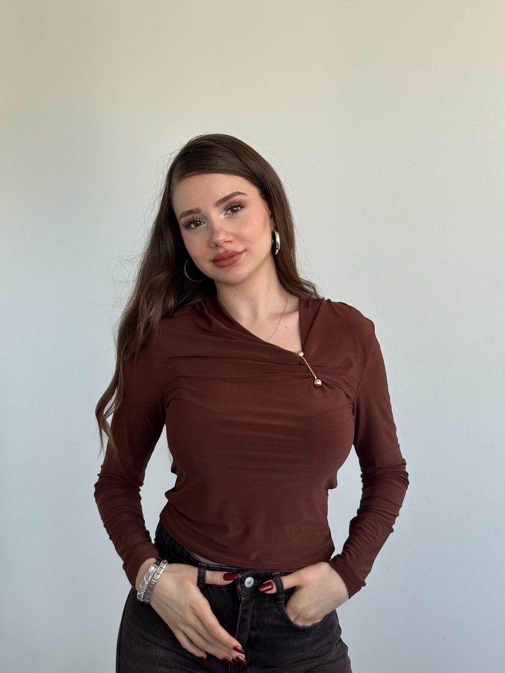 Aksesuarlı Asimetrik Bluz 