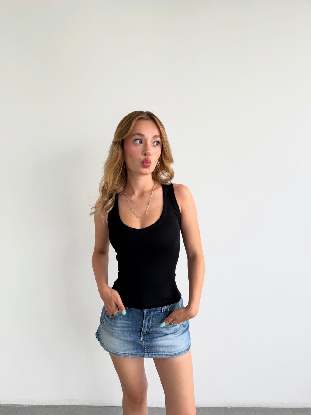 Basic V Yaka Crop