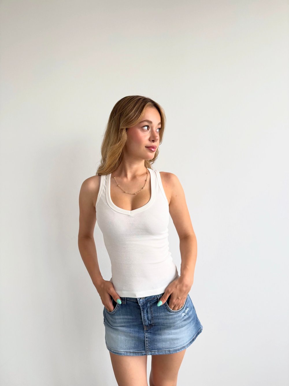 Basic V Yaka Crop