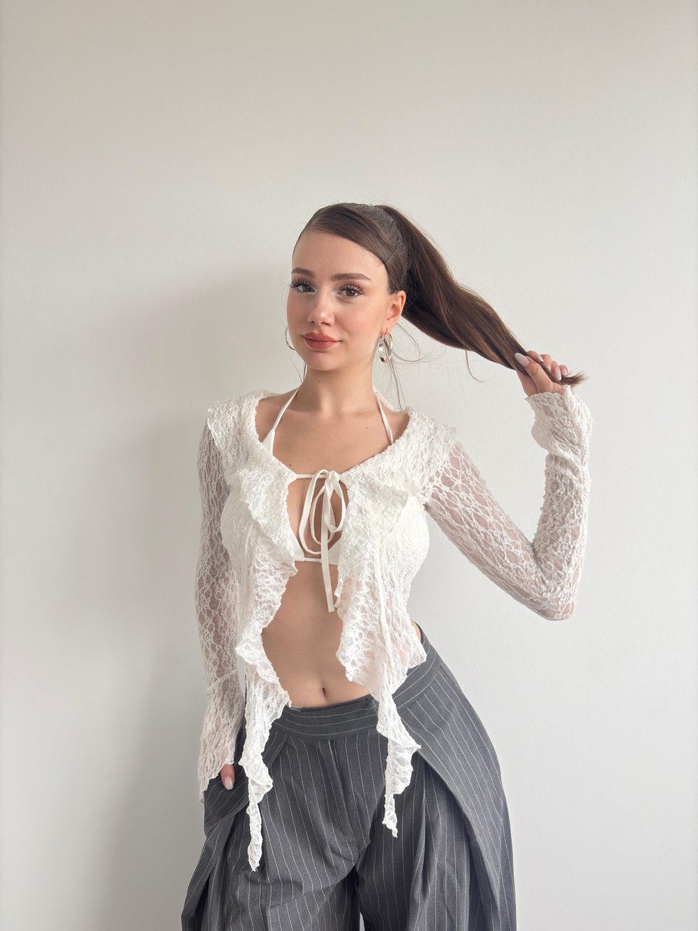Dantelli Bağlama Detay Crop Beyaz