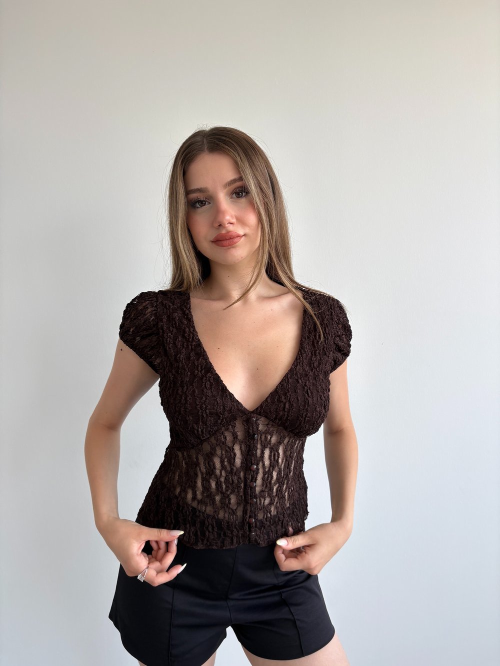 Düğmeli Dantel Crop