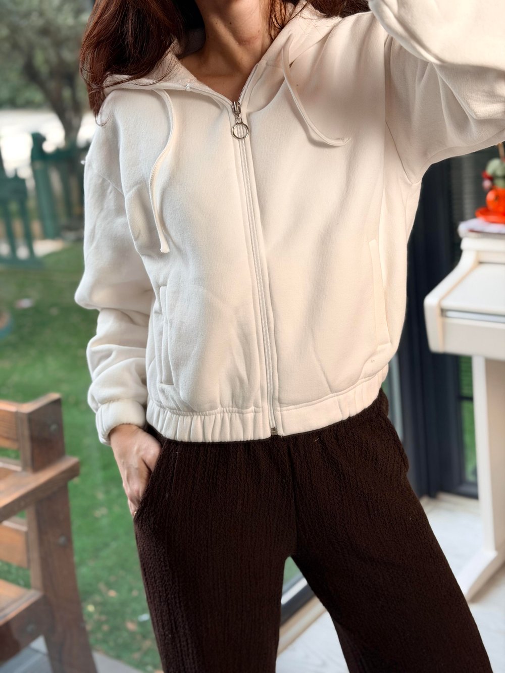 Kapüşonlu Kısa Beyaz Renk Sweatshirt 