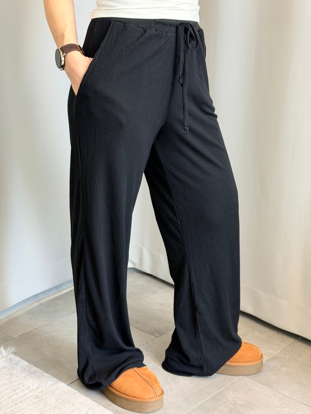 Siyah Renk Basic Pantolon