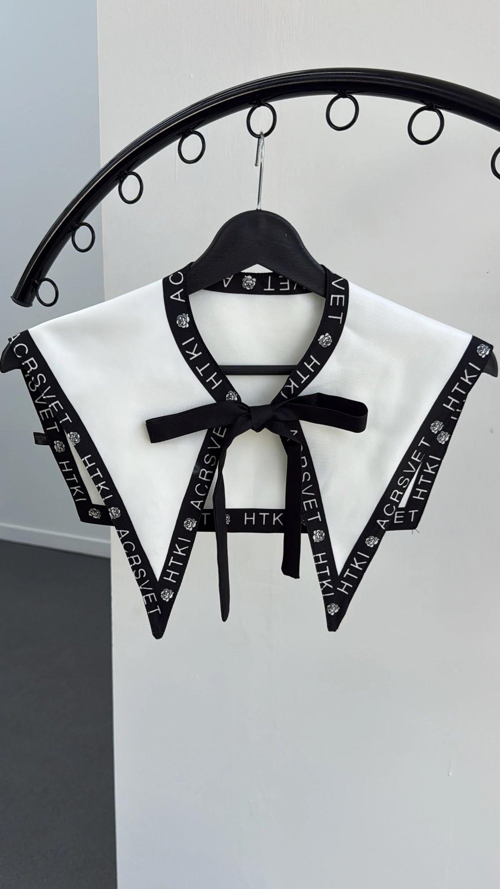 Acrsvety Siyah Yazılı Yaka Fular