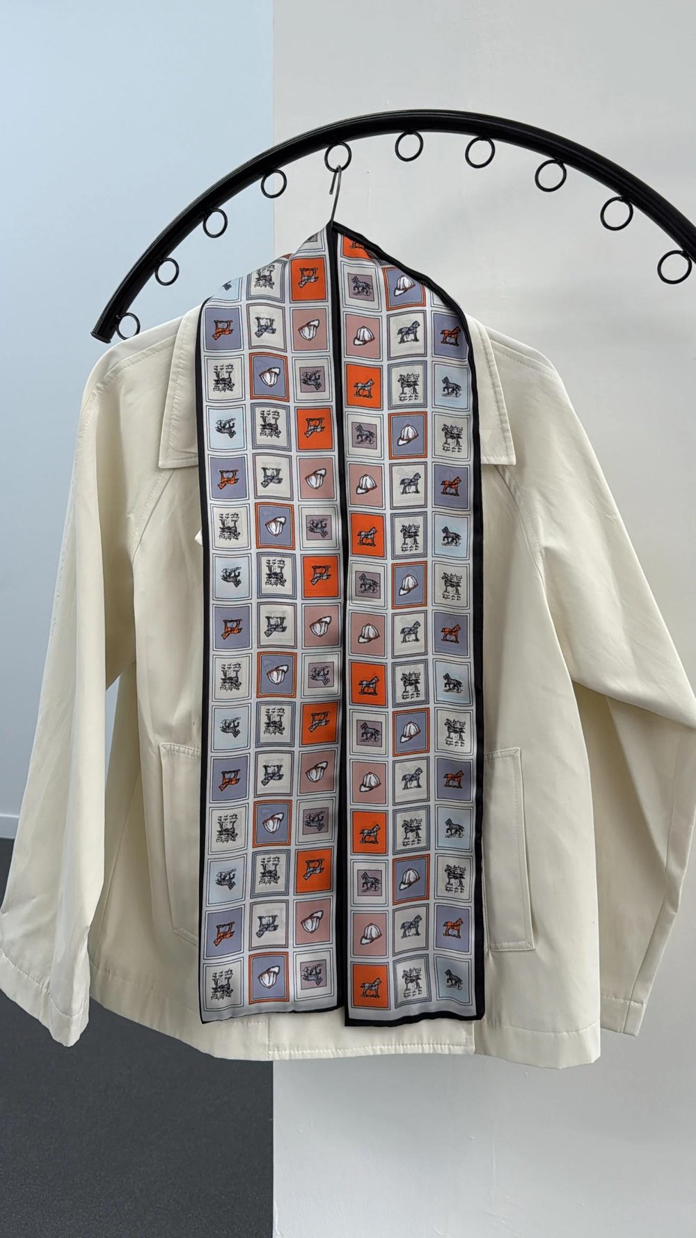 Asina At Figür Desenli Uzun Fular