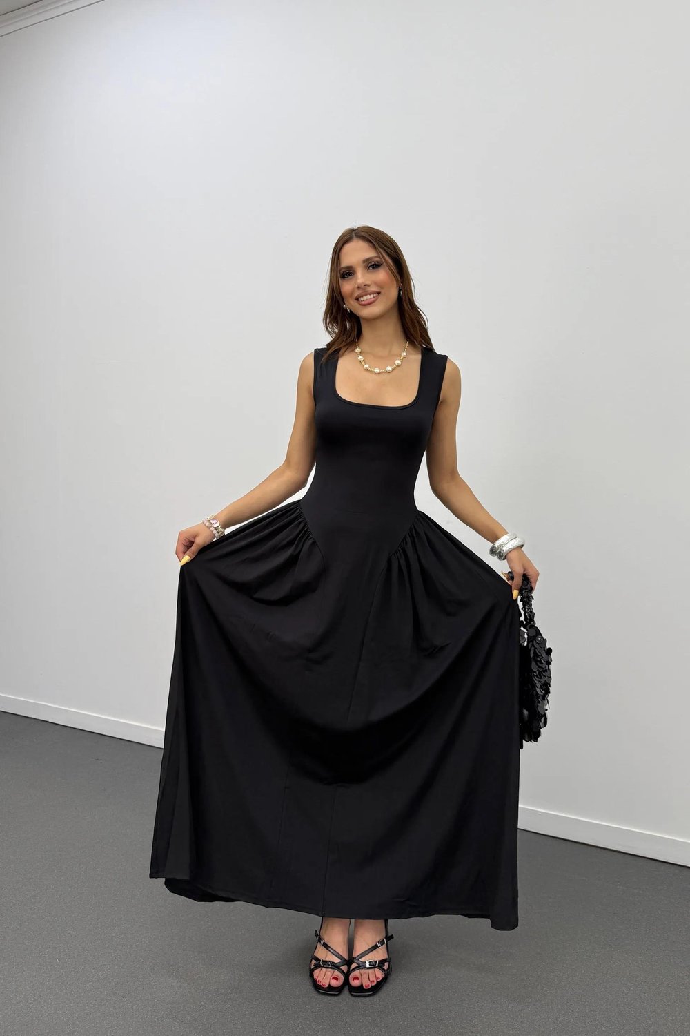 Ayge Siyah Pileli Kalın Askılı Maxi Elbise
