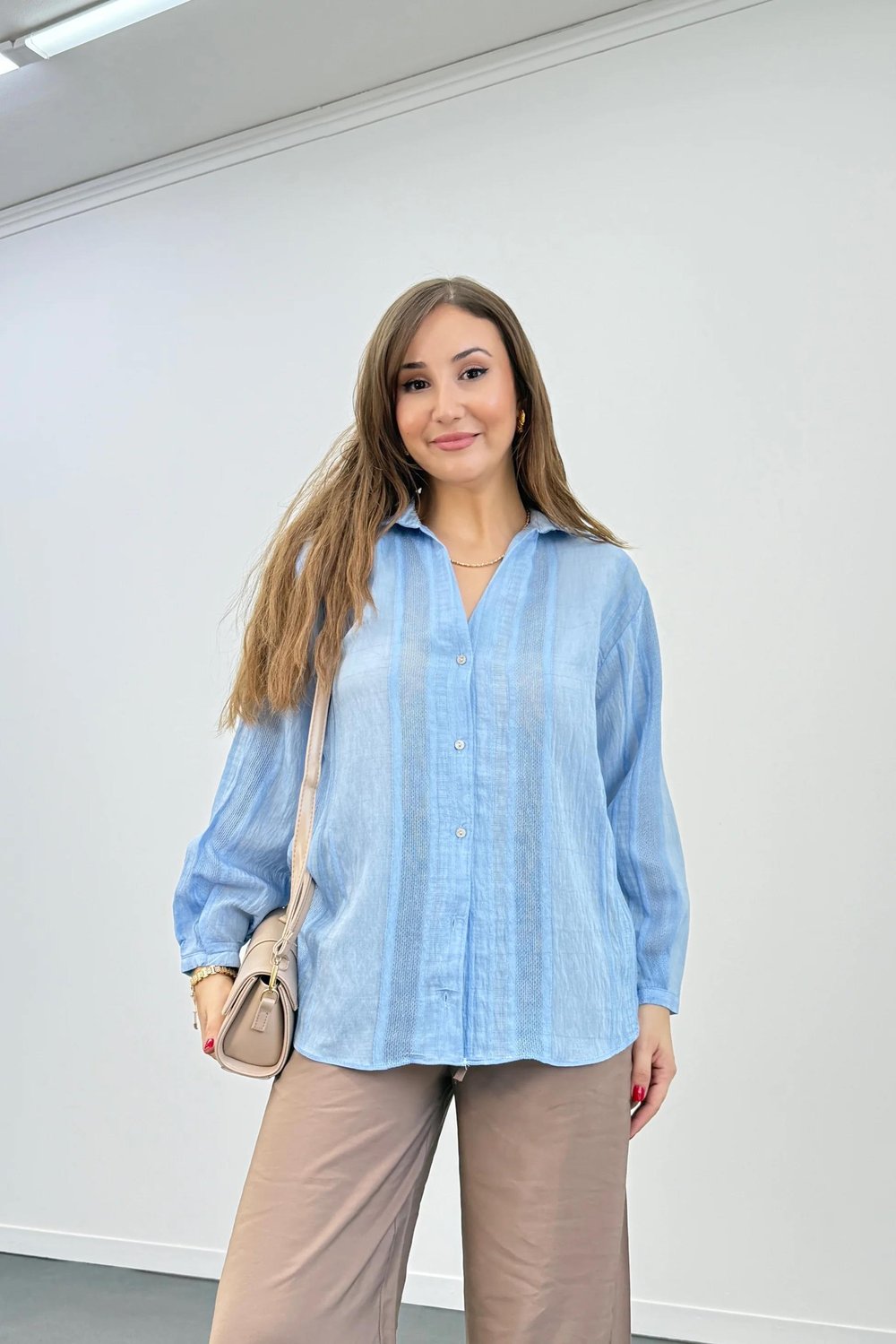 Endiya Mavi Şerit İşleme Detaylı Gömlek