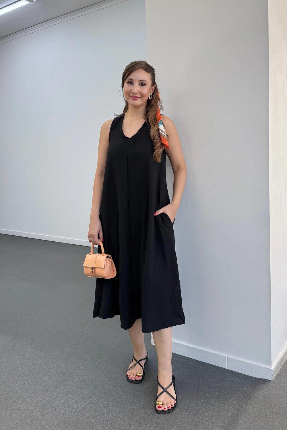 Yegor Siyah Cepli Rahat Midi Elbise