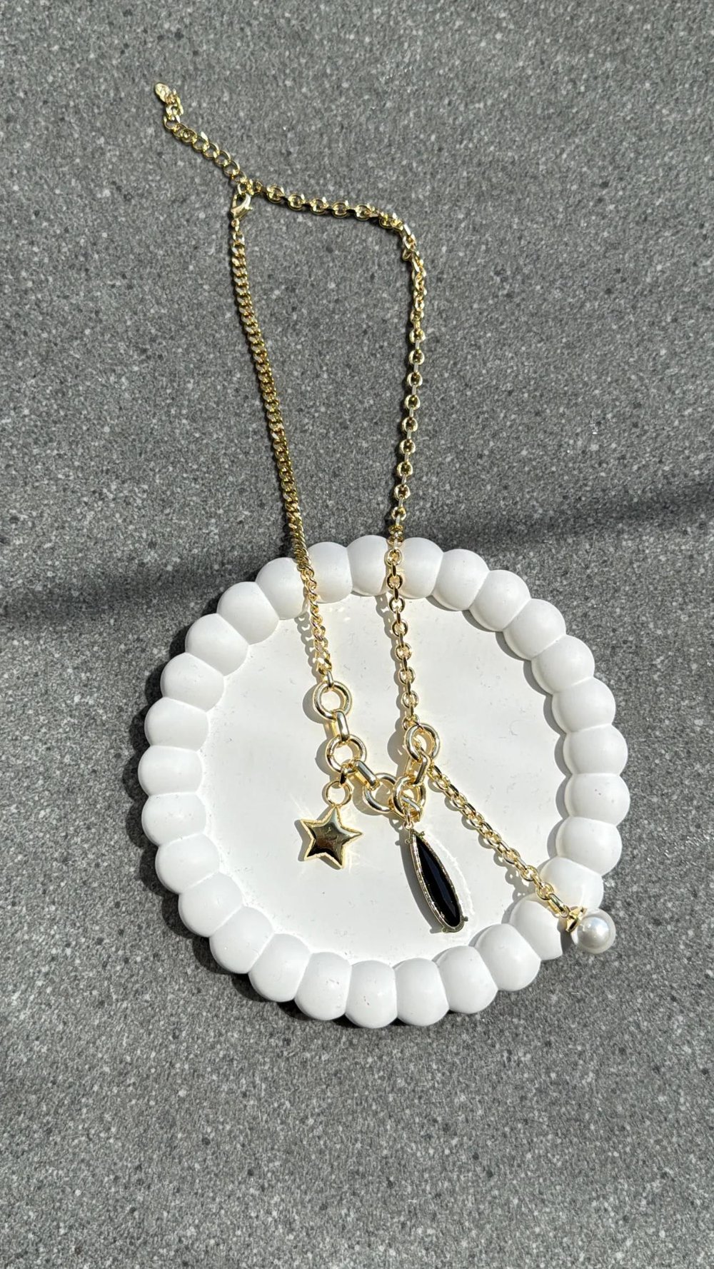 Yıldız İncili Gold Siyah Yaşlı Kolye