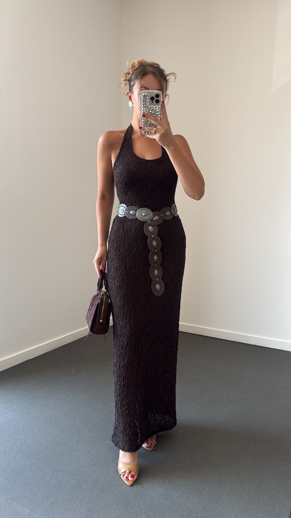 Arisu Acı Kahve Halter Yaka Dantelli Maxi Elbise