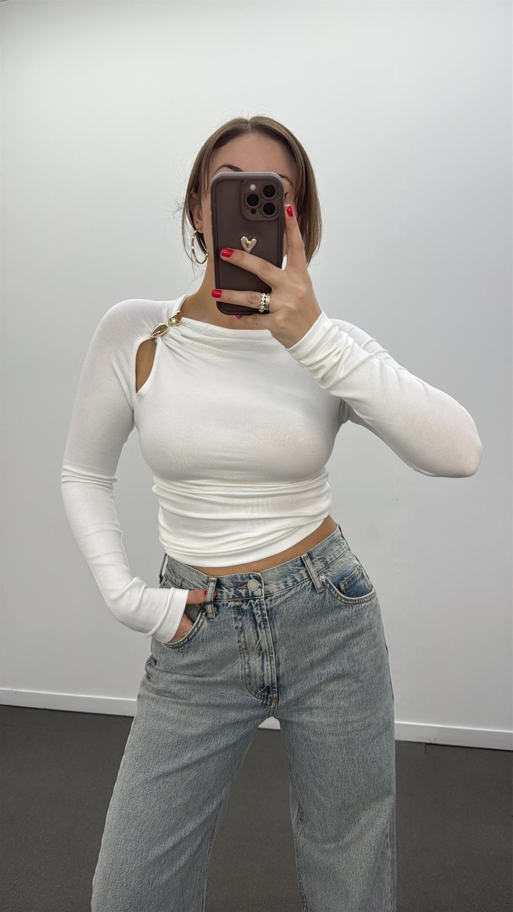 Svante Beyaz Broş Aksesuarlı Yumuşak Body