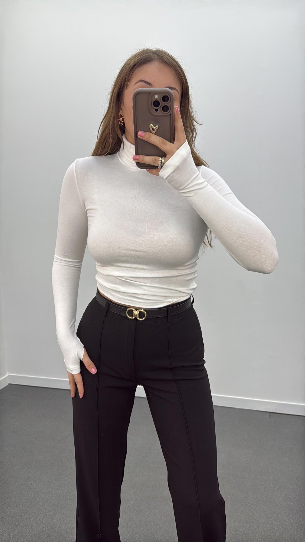 Yoko Beyaz Balıkçı Yaka Modal Body