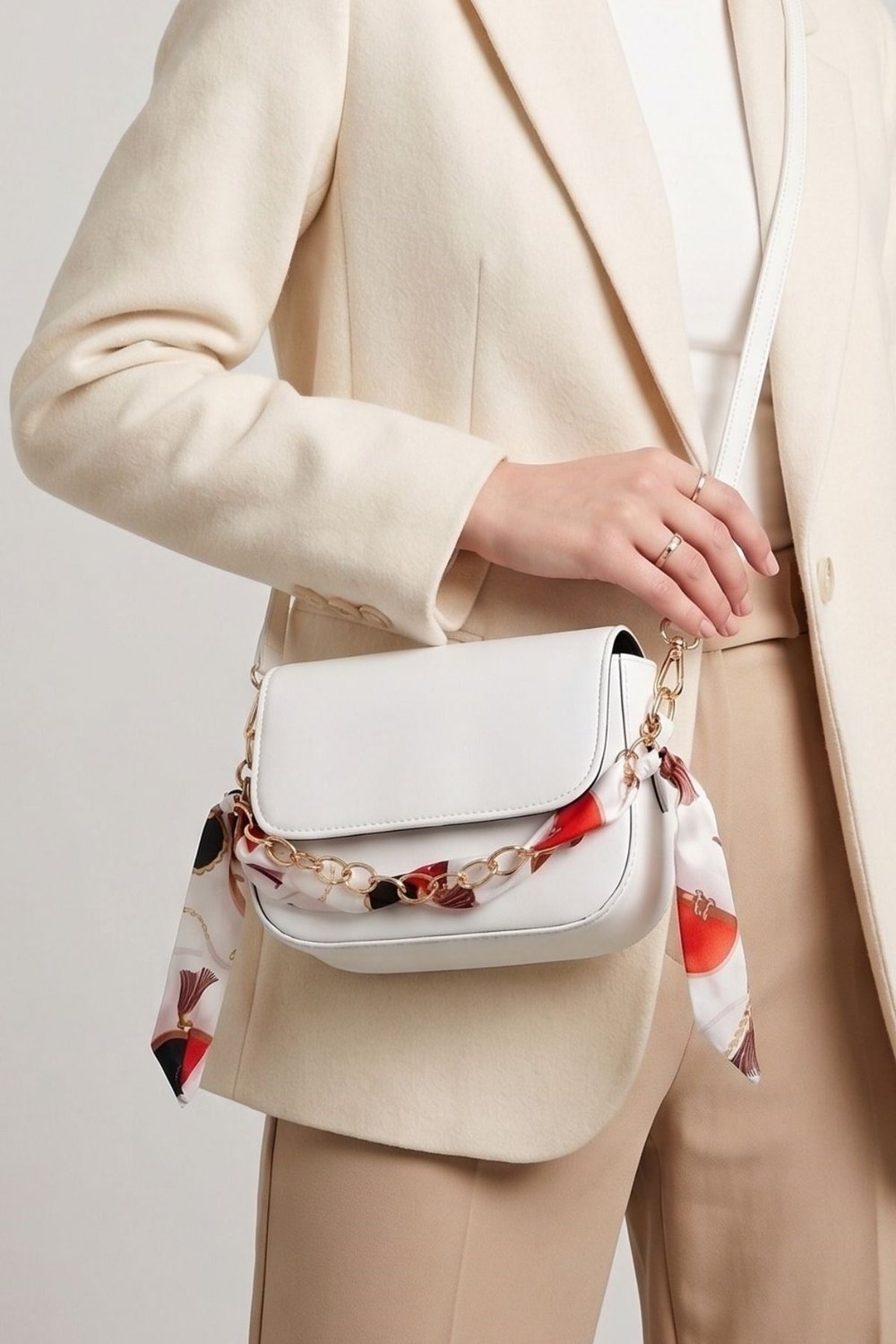 Vivazzaluxe Beyaz Silk & Chain Fularlı Mini Deri Kadın Çantası MİNİ ÇANTALAR