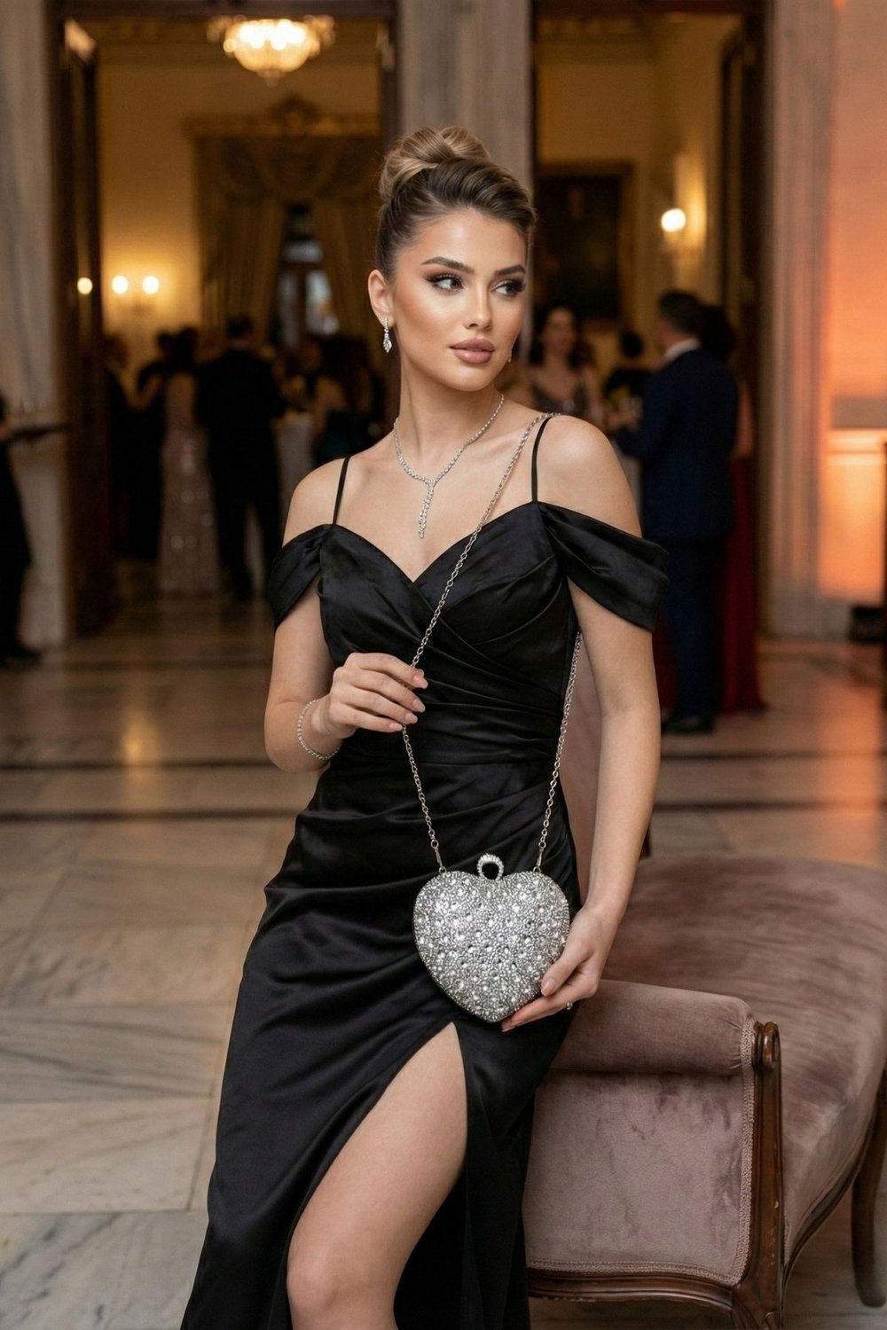 Kristal Taşlı Kalp Model Kadın Abiye Çanta Gümüş