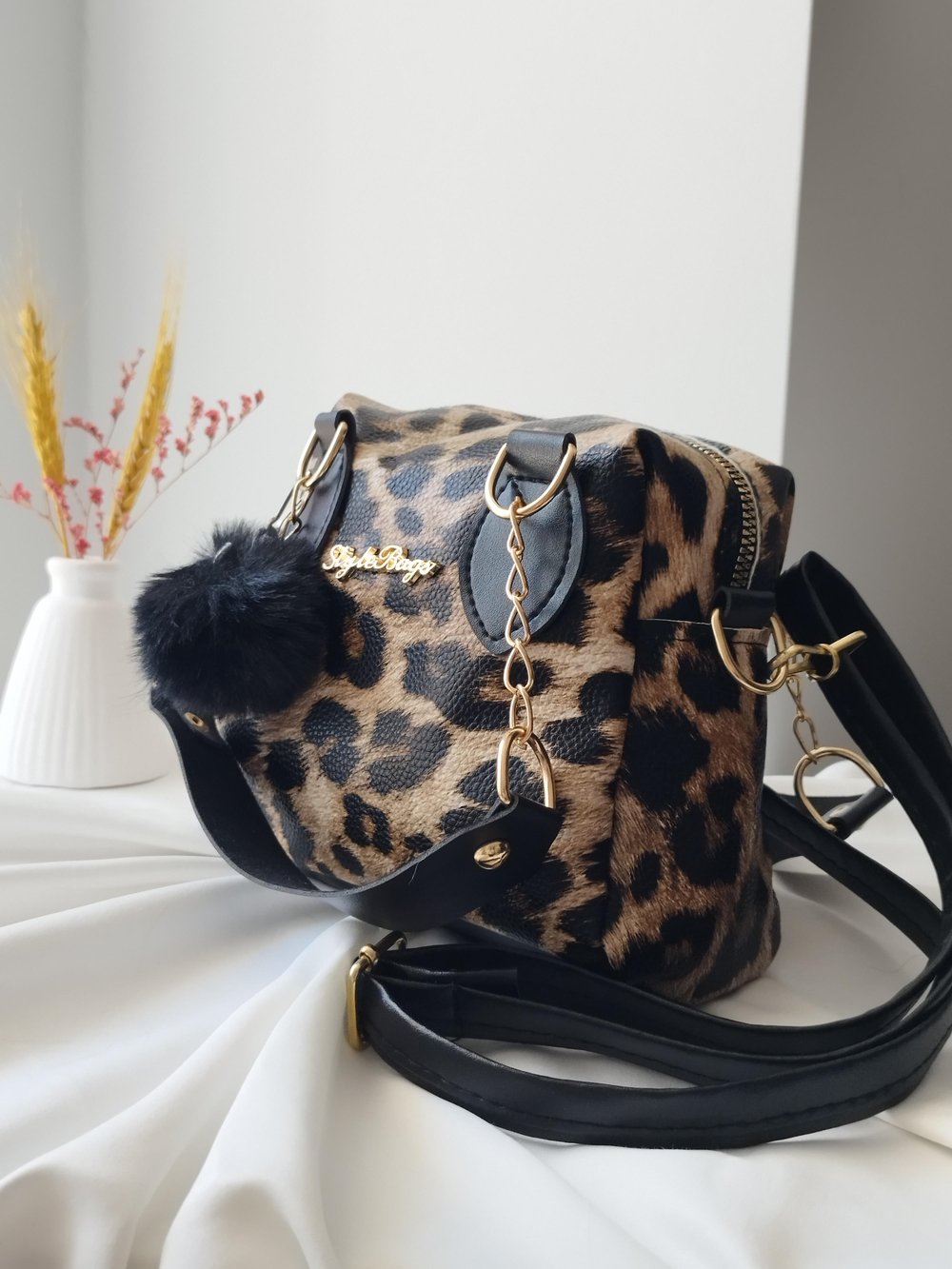 Mini Deri Puf Charm Detaylı Omuz Çanta Leopar