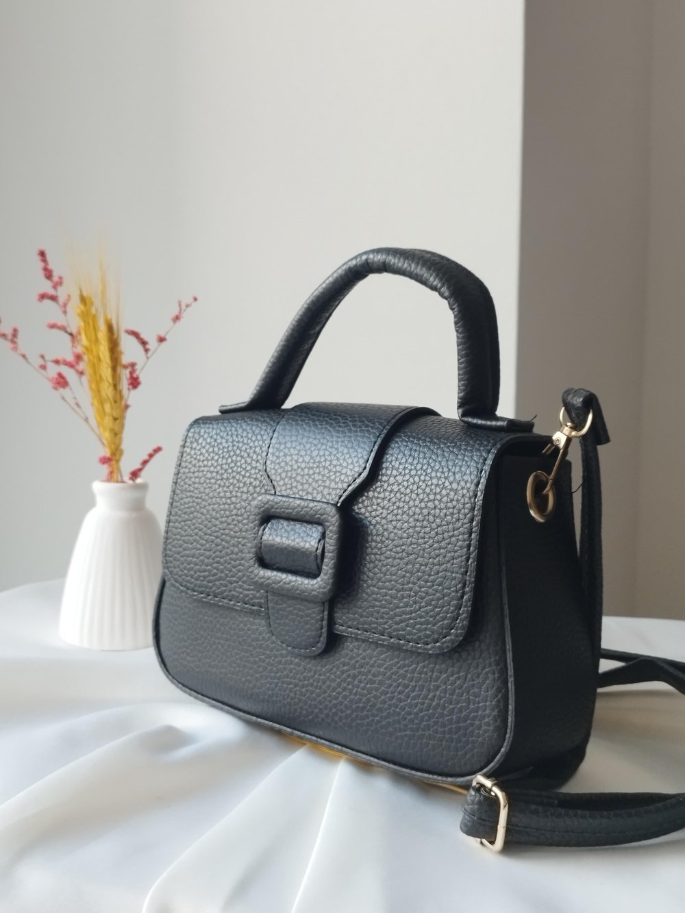 Mini Trend Baget Model Siyah Kadın El ve Omuz Çantası – Modern ve Şık Dokunuş