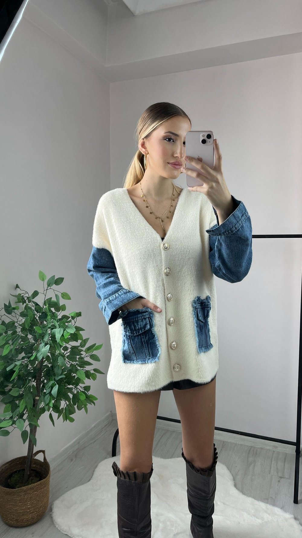 Denim Detaylı Cepli Beyaz Hırka
