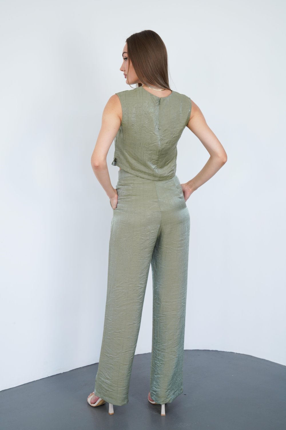 Hafif Parlak Kırışık Efektli Viskon Polyester Takım Yeşil