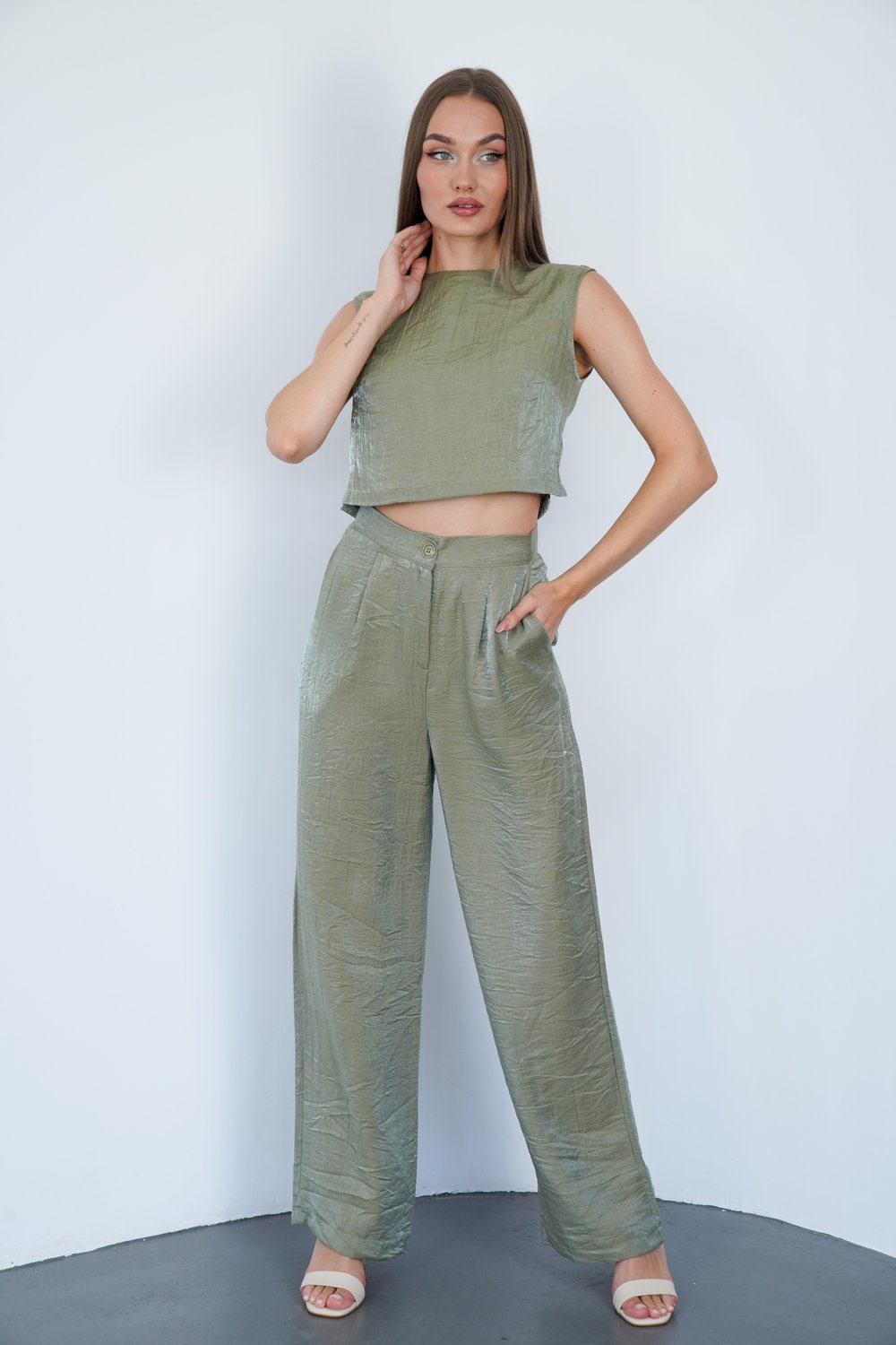 Hafif Parlak Kırışık Efektli Viskon Polyester Takım Yeşil