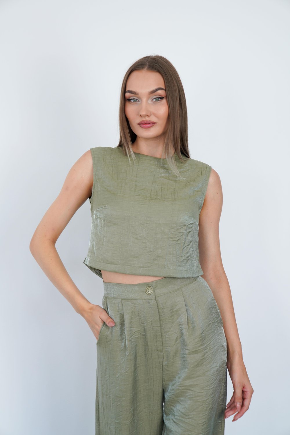 Hafif Parlak Kırışık Efektli Viskon Polyester Takım Yeşil