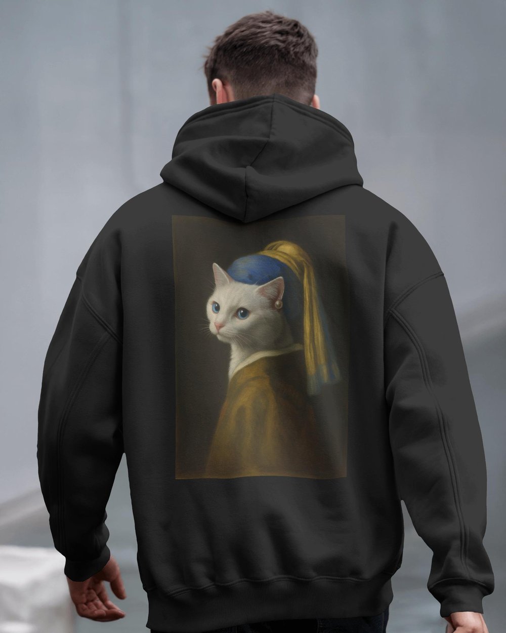 İnci Küpeli Kedi Tasarımlı Siyah Unisex Kapüşonlu Sweatshirt – Sanatsal & Retro Hoodie