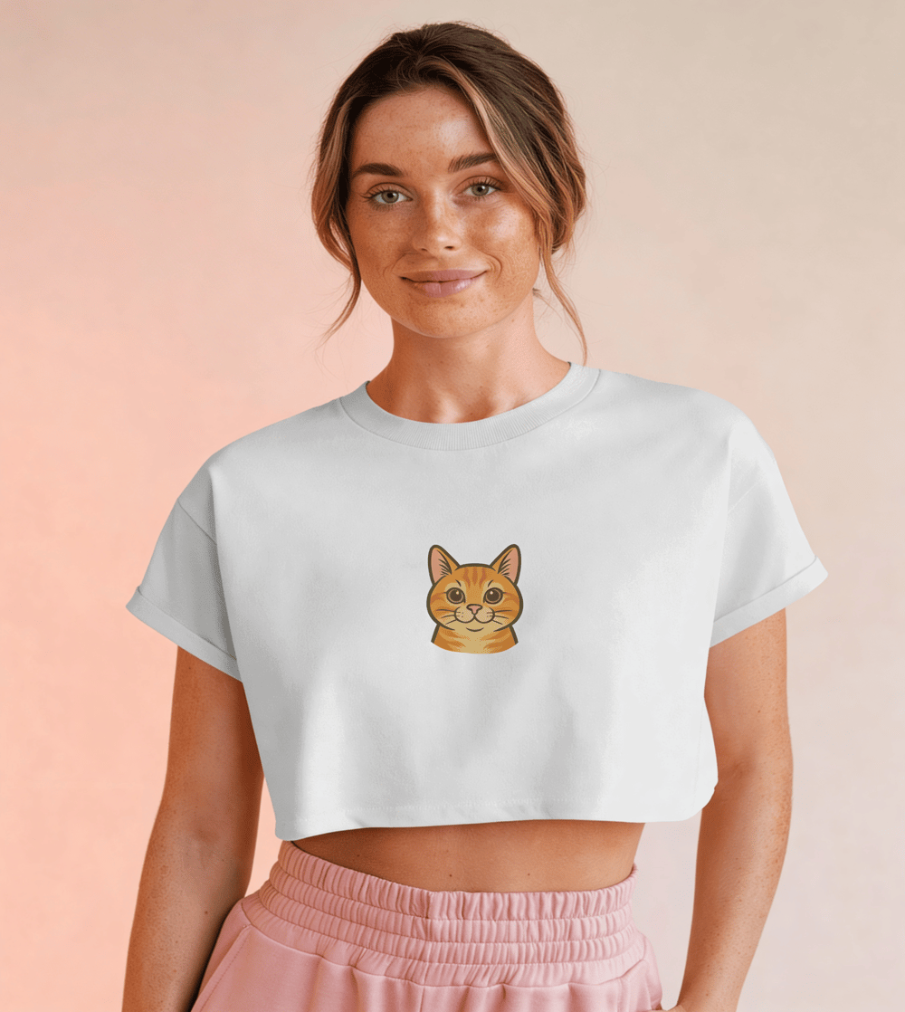 Minimal Sarman Kedi Baskılı Beyaz Crop Tişört Kadın Rahat Kalıp