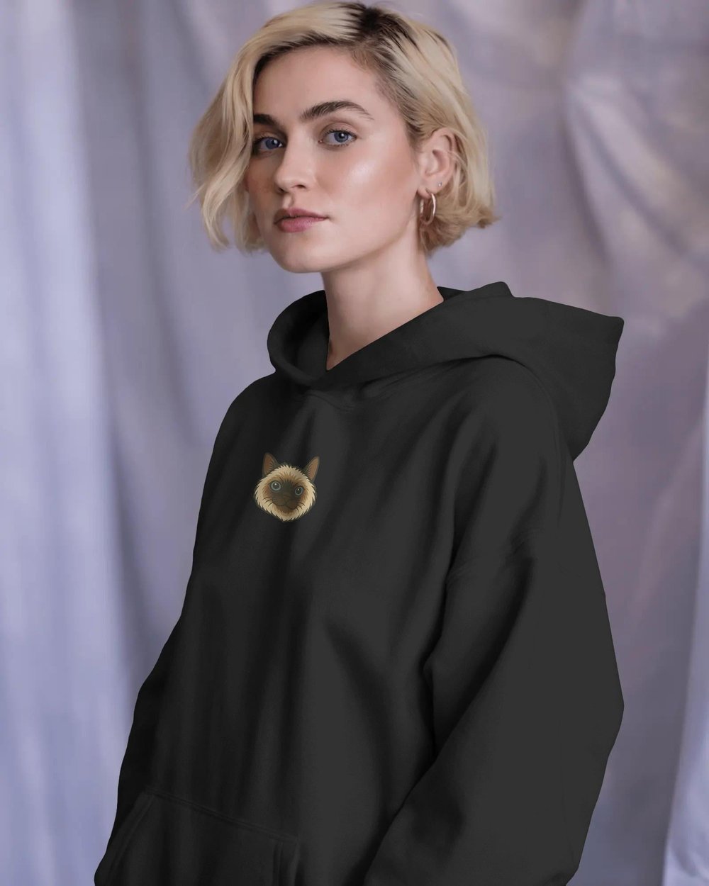 Siyam Kedili Hoodie Unisex %100 Pamuk | Siyah Kapüşonlu Sweatshirt Göğüs Ortası Minimal Logo
